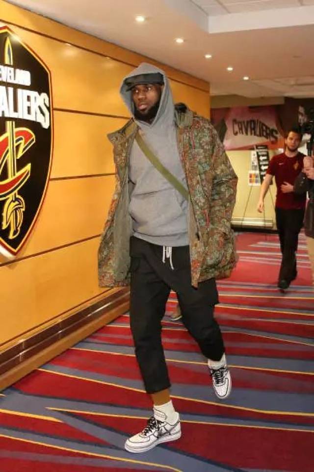 爱德华兹：喷垃圾话能让我进入状态 但你不能一边喷一边却20中5（爱德华兹：垃圾话能让我找状态，但别一边嘴硬一边20投仅5中）