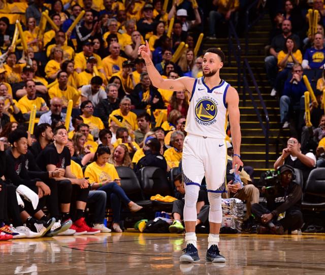 查理-亚当：麦克托米奈的精彩倒钩足以比肩齐达内的天外飞仙（查理·亚当：麦克托米奈这记倒钩可与齐达内的“天外飞仙”相媲美）